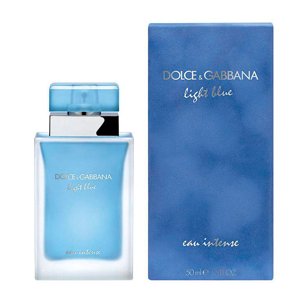 Perfume Dolce & Gabbana Light Blue Intense Eau de Parfum 50mle posam delicadamente sobre um fundo quente e sensual, estrelado por almíscar e madeira de âmbar.